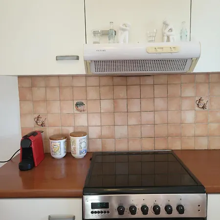 Relaxing Summer House With Garden & Private Parking 4 Min From In