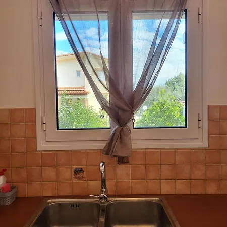 Apartamento Relaxing Summer House With Garden & Private Parking 4 Min From In Pefki (Evia)