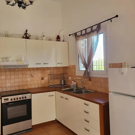Apartamento Relaxing Summer House With Garden & Private Parking 4 Min From In