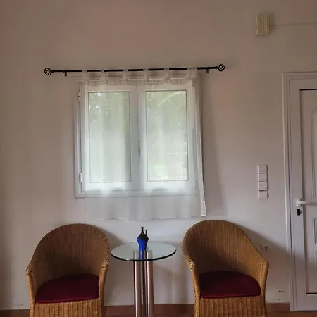 Relaxing Summer House With Garden & Private Parking 4 Min From In