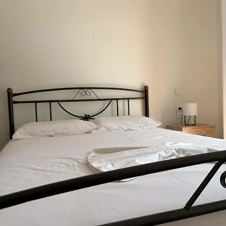 Relaxing Summer House With Garden & Private Parking 4 Min From In *