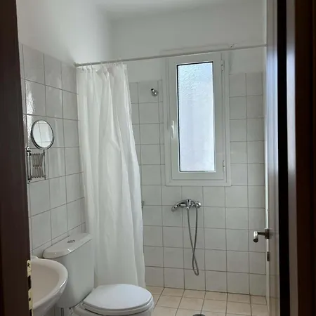 Relaxing Summer House With Garden & Private Parking 4 Min From In