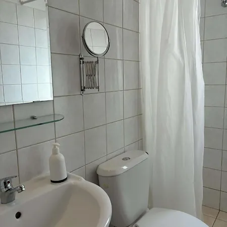 Relaxing Summer House With Garden & Private Parking 4 Min From In *