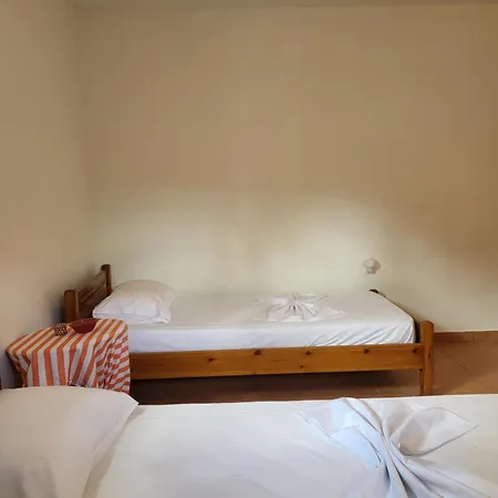 Relaxing Summer House With Garden & Private Parking 4 Min From In Apartment