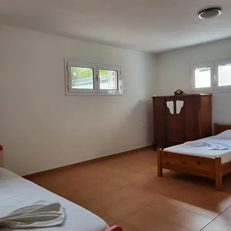 Relaxing Summer House With Garden & Private Parking 4 Min From In *