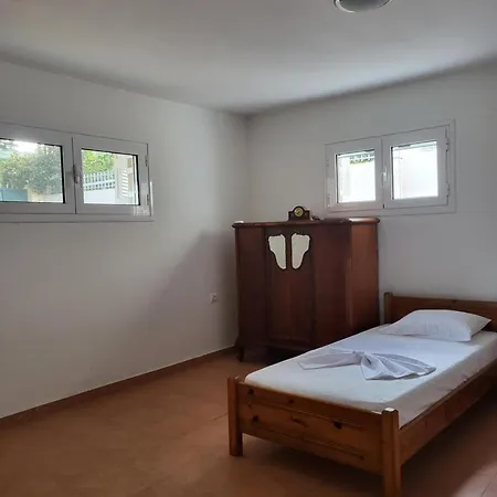 Apartment Relaxing Summer House With Garden & Private Parking 4 Min From In *