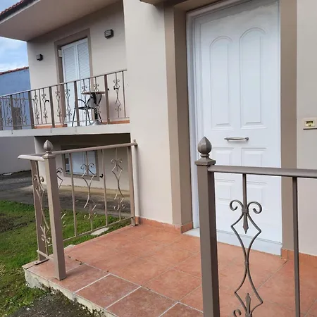 Relaxing Summer House With Garden & Private Parking 4 Min From In Apartment