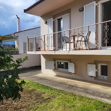 Relaxing Summer House With Garden & Private Parking 4 Min From In *