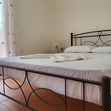 Apartment Relaxing Summer House With Garden & Private Parking 4 Min From In