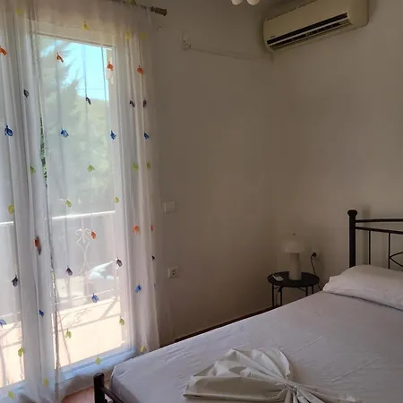 Apartment Relaxing Summer House With Garden & Private Parking 4 Min From In Pefki (Evia)