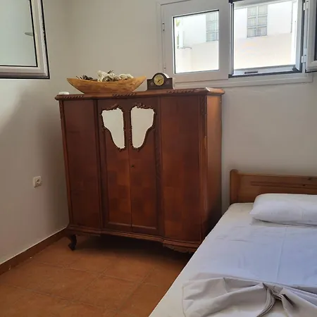 Relaxing Summer House With Garden & Private Parking 4 Min From In Apartment