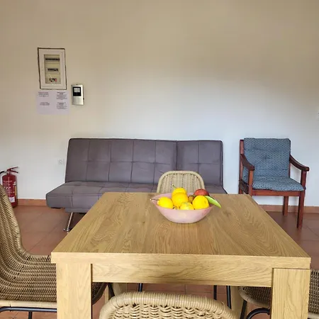 Relaxing Summer House With Garden & Private Parking 4 Min From In Apartment