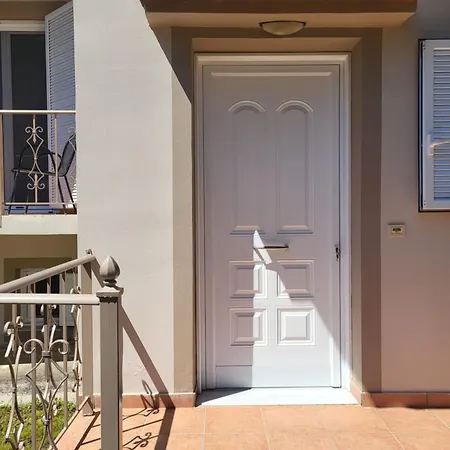 Apartment Relaxing Summer House With Garden & Private Parking 4 Min From In