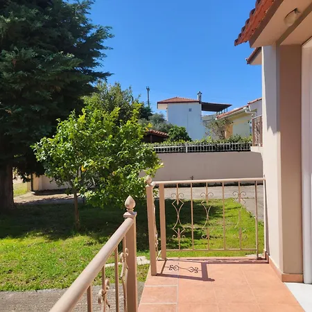Apartment Relaxing Summer House With Garden & Private Parking 4 Min From In