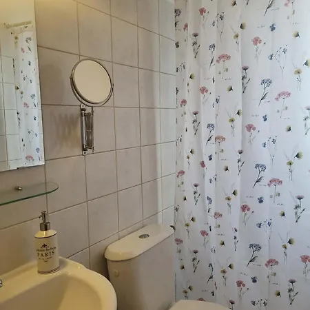 Relaxing Summer House With Garden & Private Parking 4 Min From In Apartment