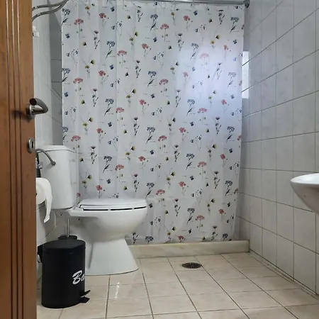 Relaxing Summer House With Garden & Private Parking 4 Min From In Apartment